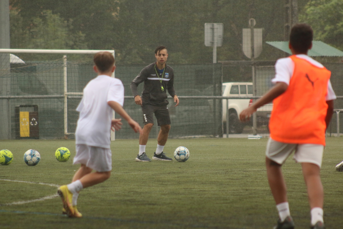 Coach Andreas Chronis with players